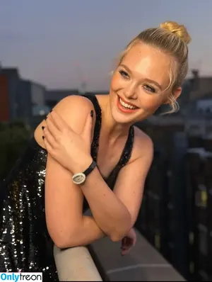 Elle Fanning / ellefanning nude photo #3371