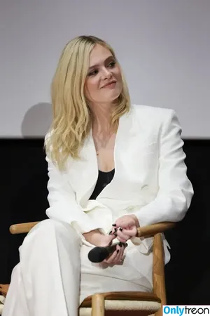 Elle Fanning / ellefanning nude photo #3385