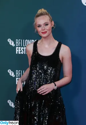 Elle Fanning / ellefanning nude photo #3414