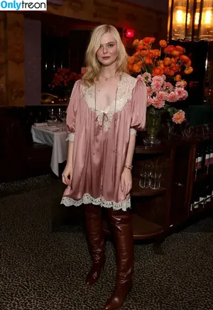 Elle Fanning / ellefanning nude photo #3443