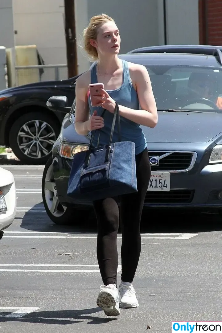 Elle Fanning nude photo #3183 (ellefanning)
