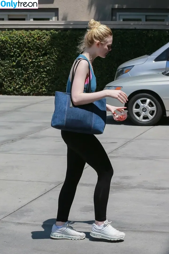 Elle Fanning nude photo #3188 (ellefanning)