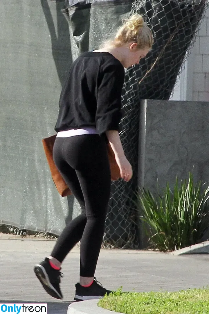 Elle Fanning голая photo #3218 (ellefanning)