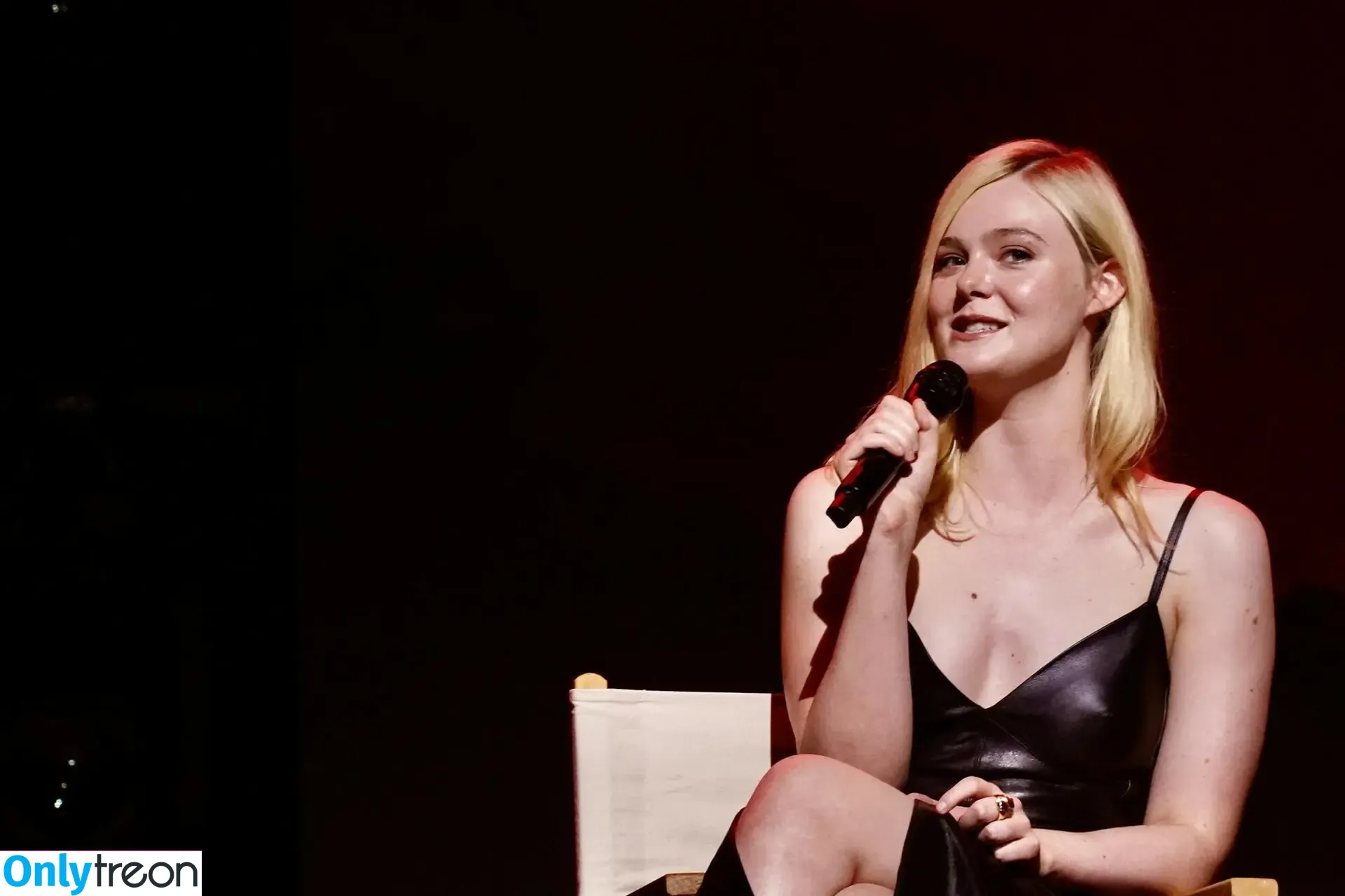 Elle Fanning nude photo #3235 (ellefanning)