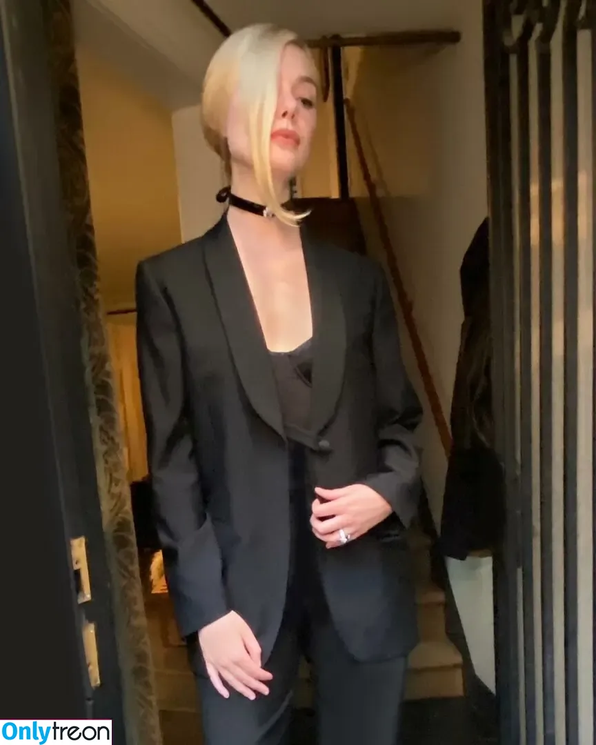 Elle Fanning nude photo #3242 (ellefanning)