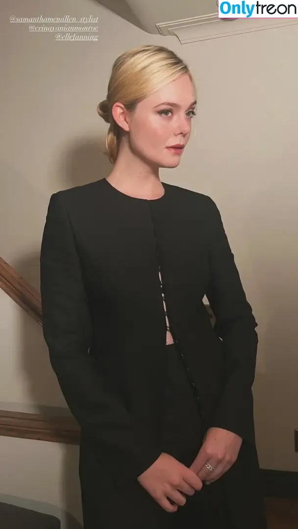 Elle Fanning nude photo #3300 (ellefanning)