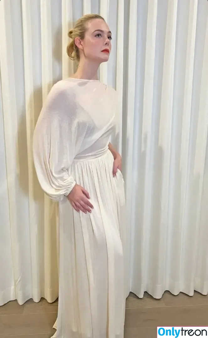 Elle Fanning nude photo #3318 (ellefanning)