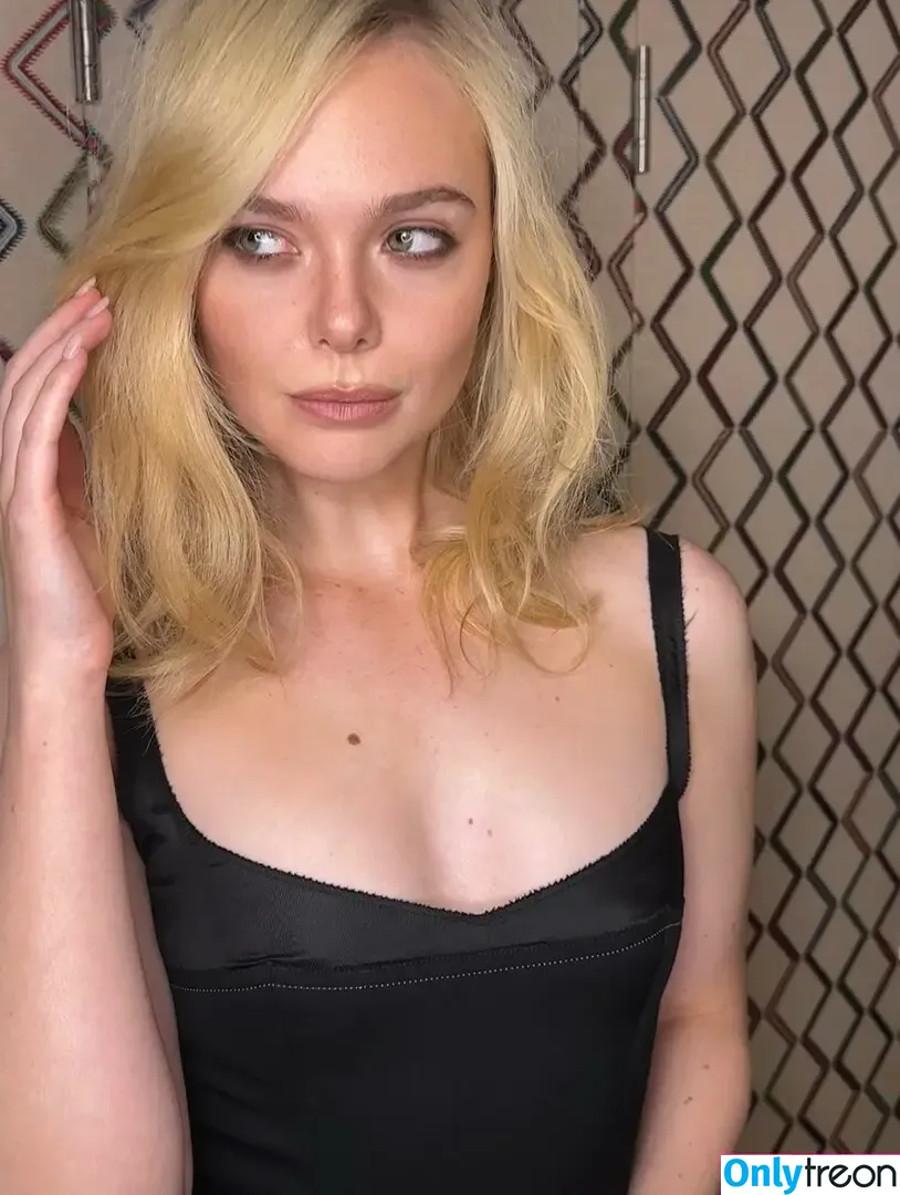 Elle Fanning nude photo #3339 (ellefanning)