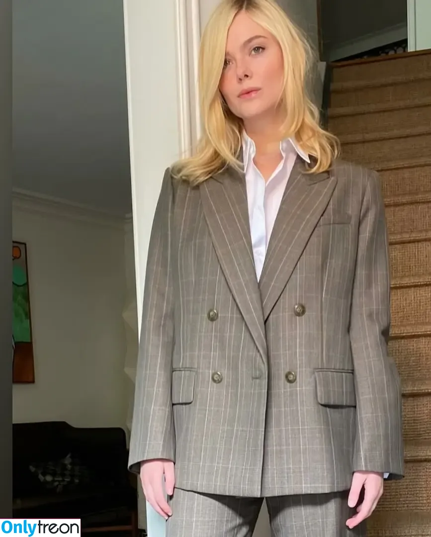 Elle Fanning nude photo #3345 (ellefanning)