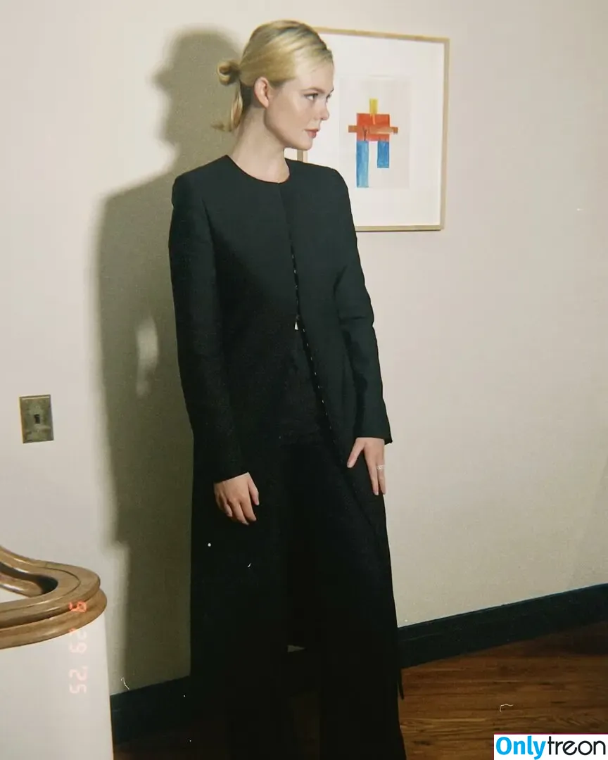 Elle Fanning голая photo #3349 (ellefanning)