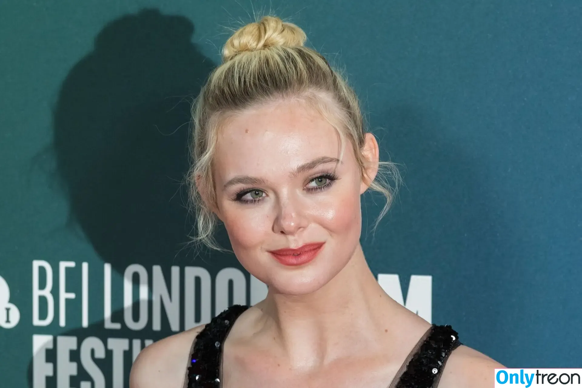 Elle Fanning nude photo #3352 (ellefanning)