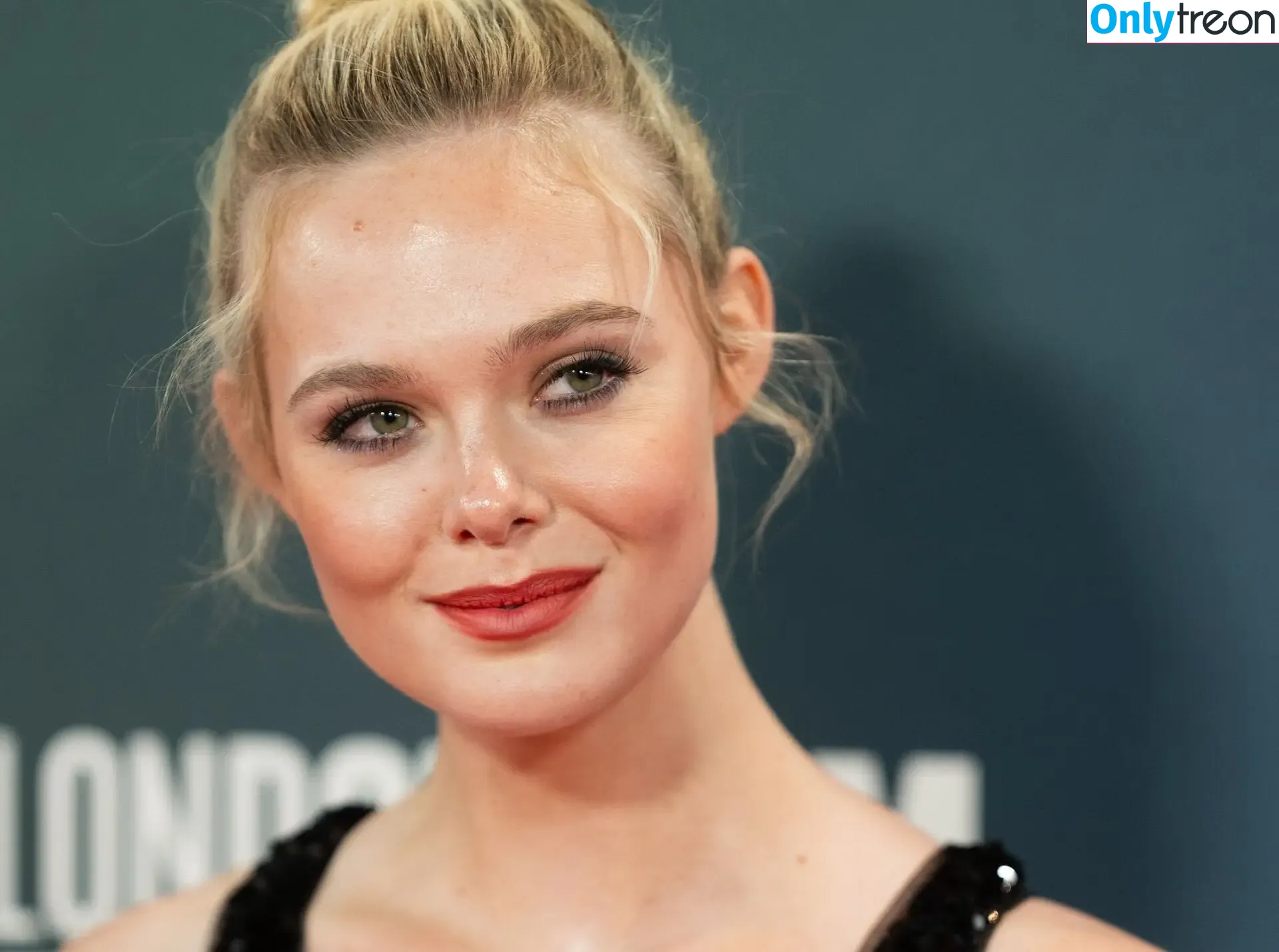 Elle Fanning голая photo #3354 (ellefanning)
