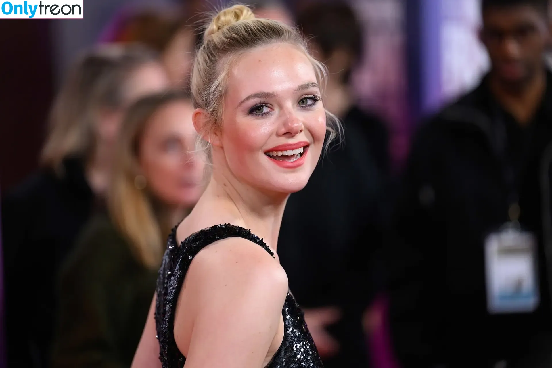 Elle Fanning голая photo #3356 (ellefanning)