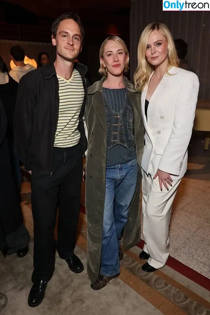 Elle Fanning голая photo #3381 (ellefanning)