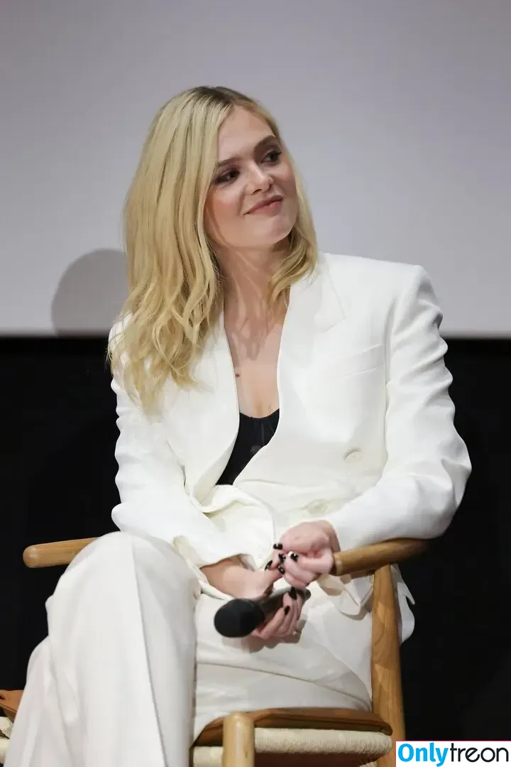 Elle Fanning голая photo #3385 (ellefanning)