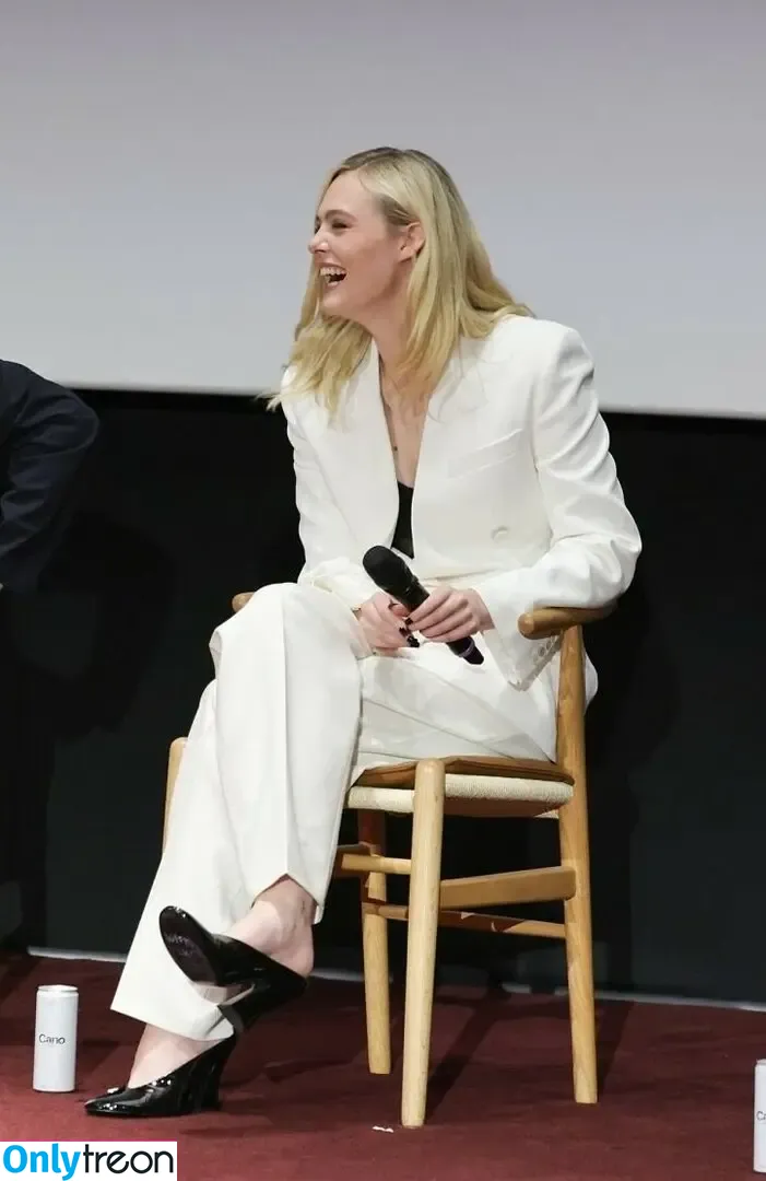 Elle Fanning голая photo #3390 (ellefanning)