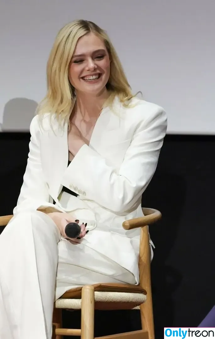 Elle Fanning голая photo #3394 (ellefanning)