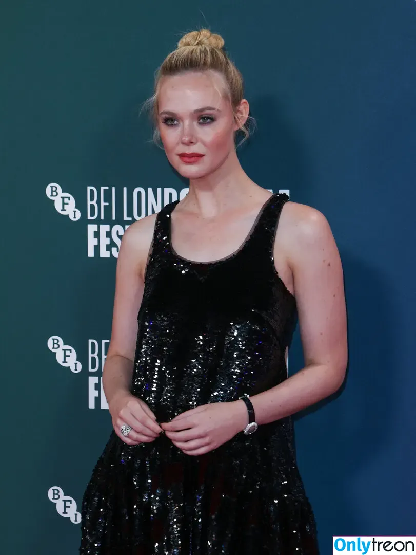 Elle Fanning nude photo #3416 (ellefanning)