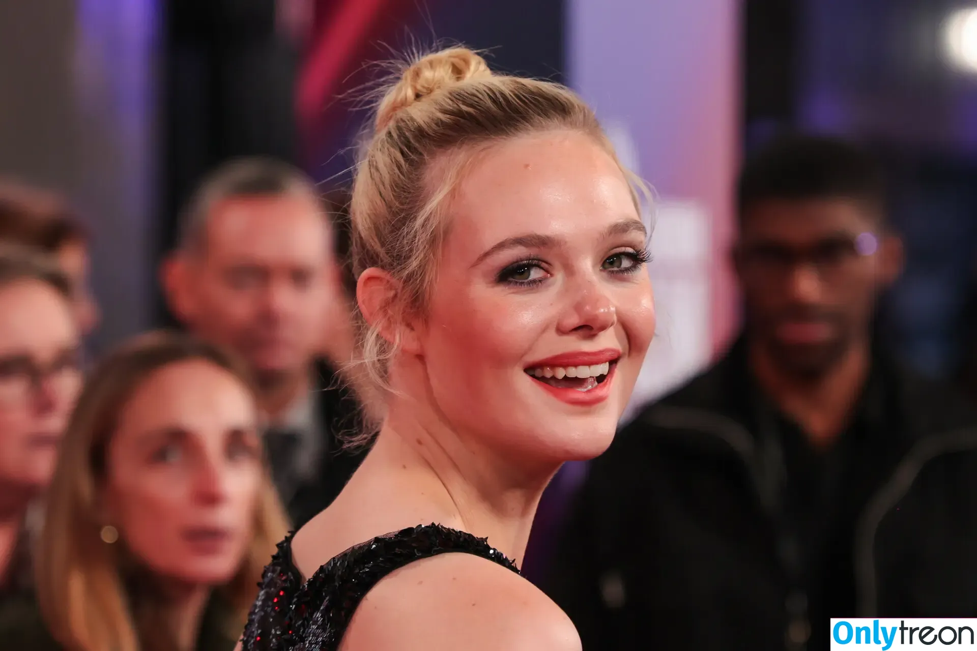 Elle Fanning nude photo #3419 (ellefanning)