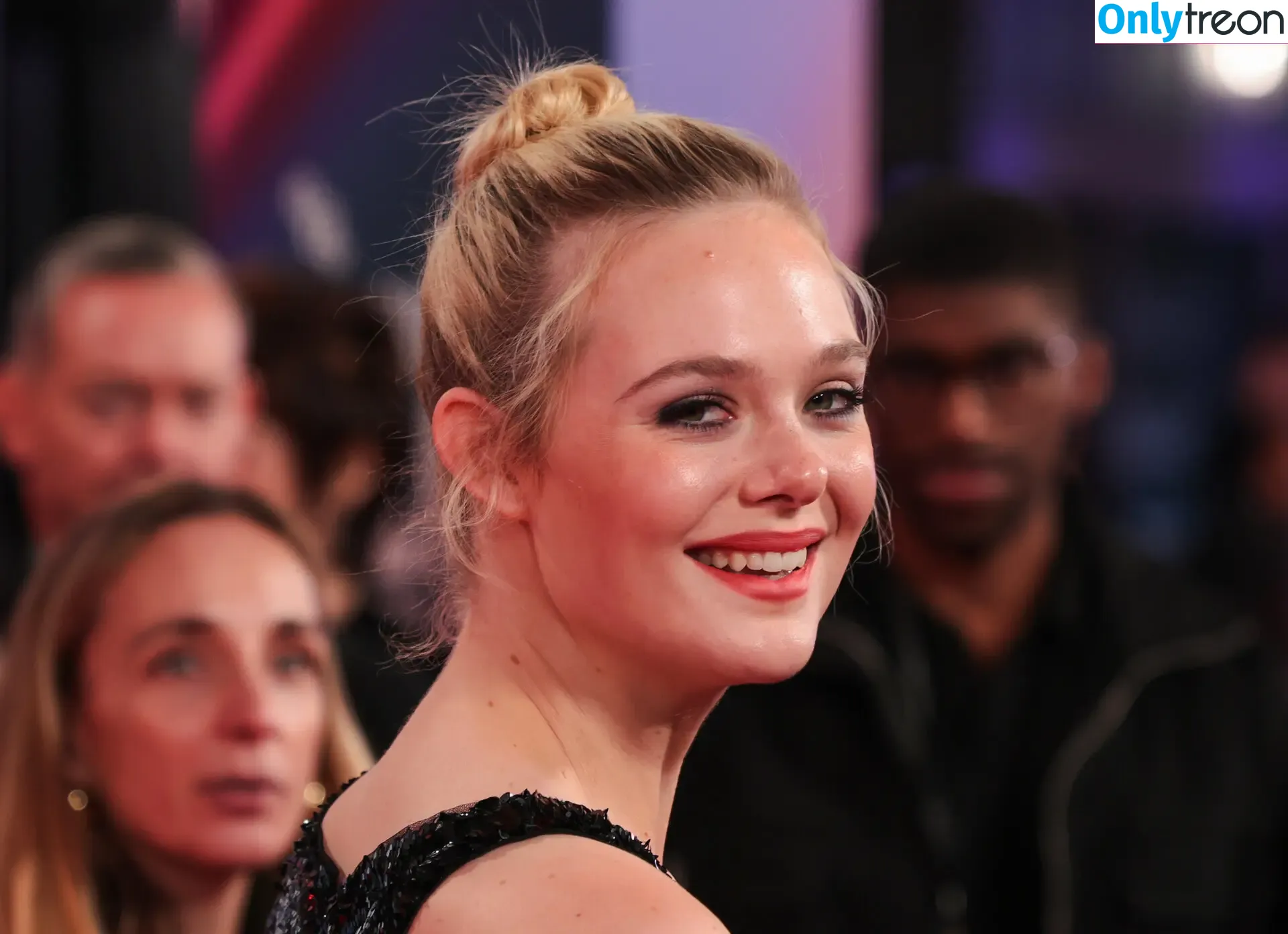 Elle Fanning голая photo #3420 (ellefanning)