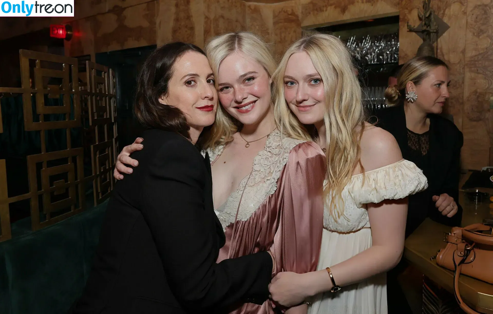 Elle Fanning голая photo #3439 (ellefanning)
