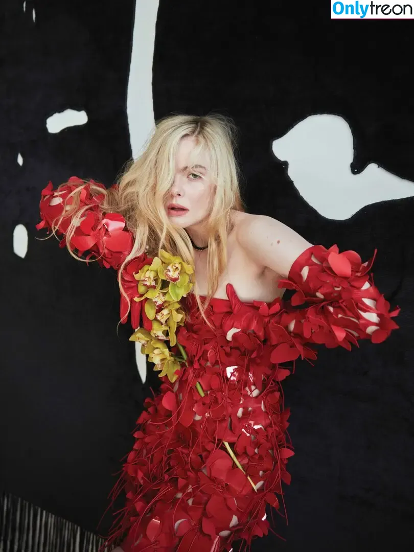 Elle Fanning nude photo #3459 (ellefanning)