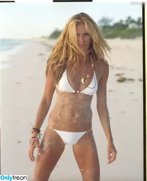 Elle Macpherson / ElleMacpherson / ellemacphersonofficial фото голая #0239