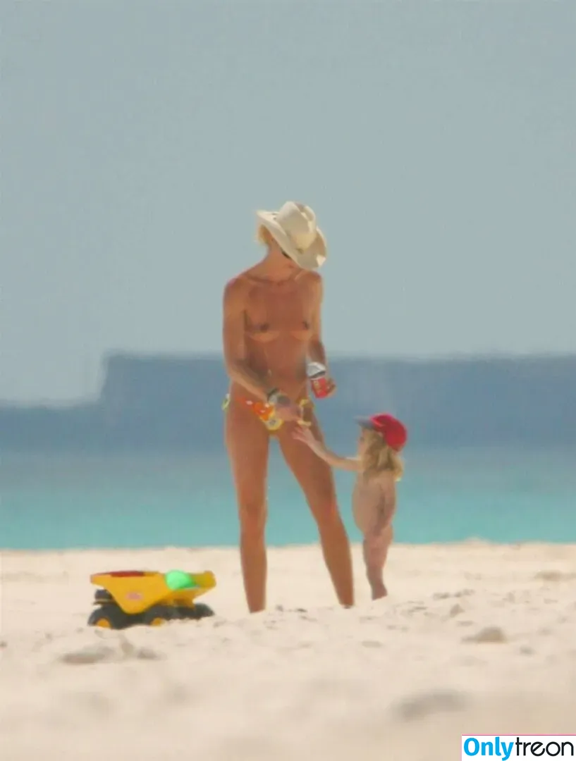 Elle Macpherson nude photo #0038 (ElleMacpherson / ellemacphersonofficial)