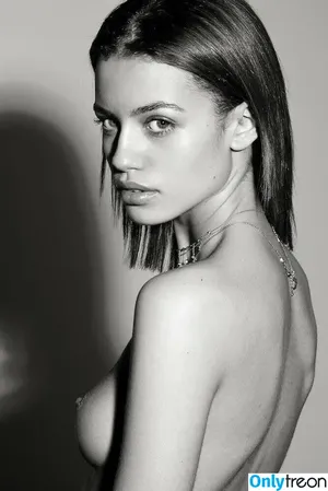 Elle Trowbridge / elletrowbridge nude photo #0007