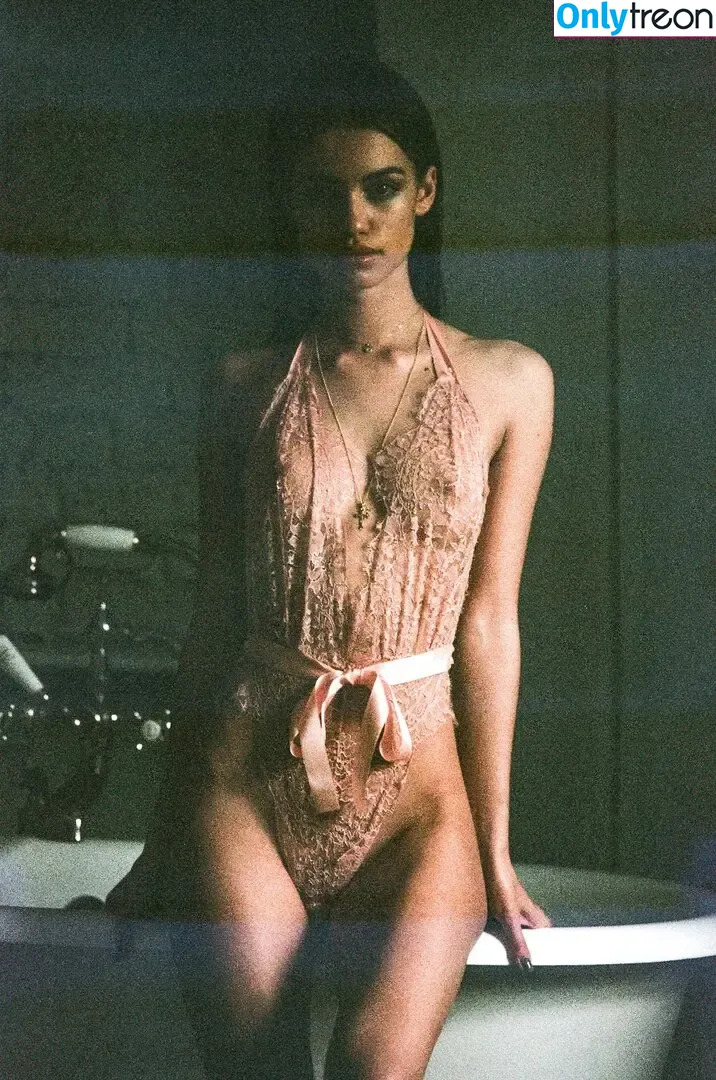 Elle Trowbridge nude photo #0015 (elletrowbridge)