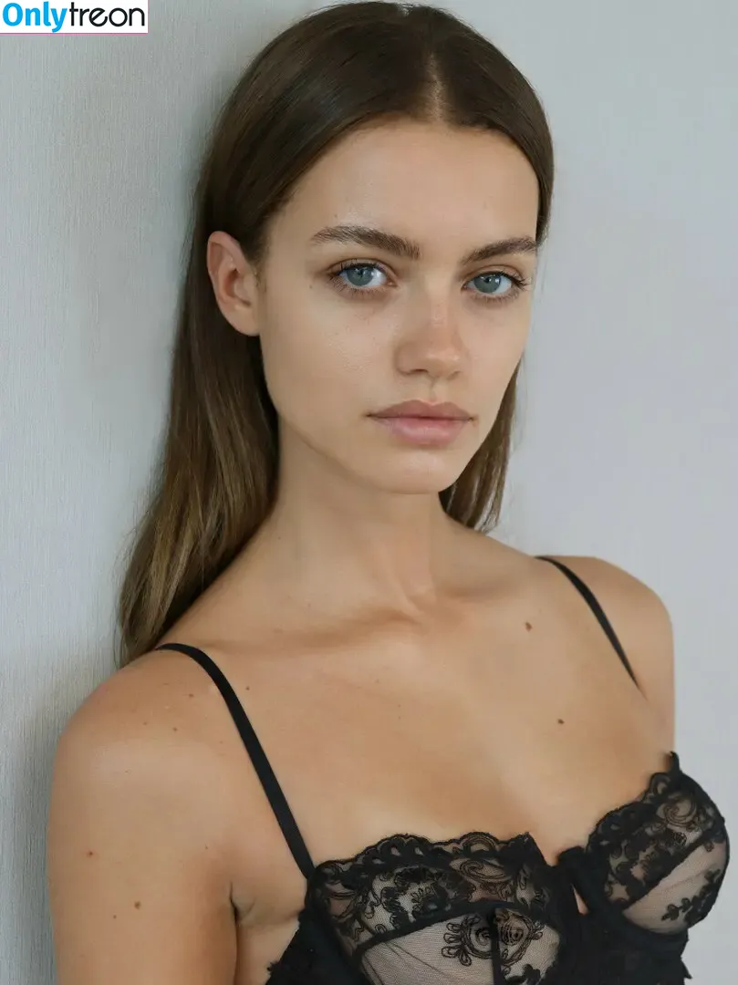 Elle Trowbridge nude photo #0034 (elletrowbridge)