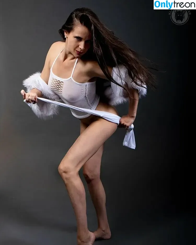 Ellen Slusarchi nude photo #0030 (Elena Slusarchik / aleksa_slusarchi / slusarchi_sister)