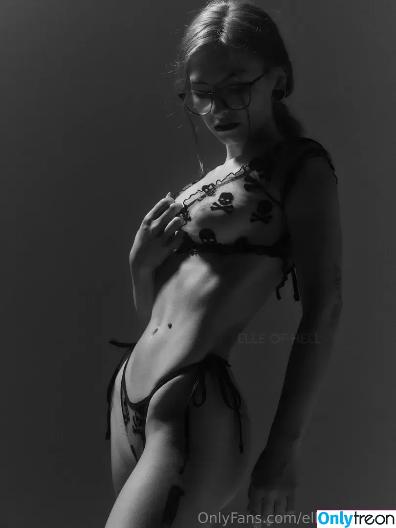 elleofhellfree nude photo #0030 (theellehell)