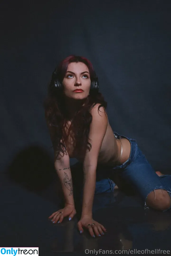 elleofhellfree nude photo #0037 (theellehell)