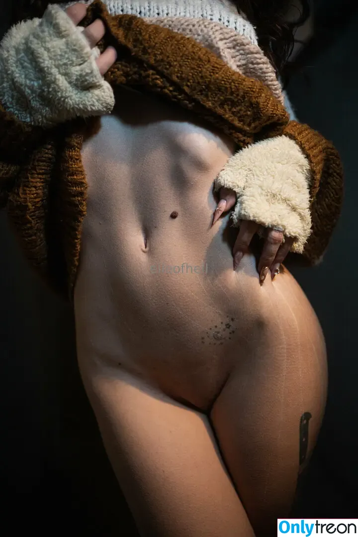 elleofhellfree голая photo #0040 (theellehell)