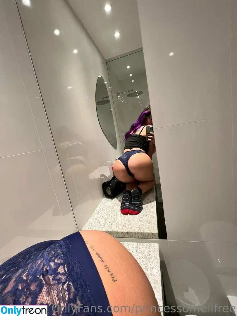 elleofhellfree nude photo #0051 (theellehell)