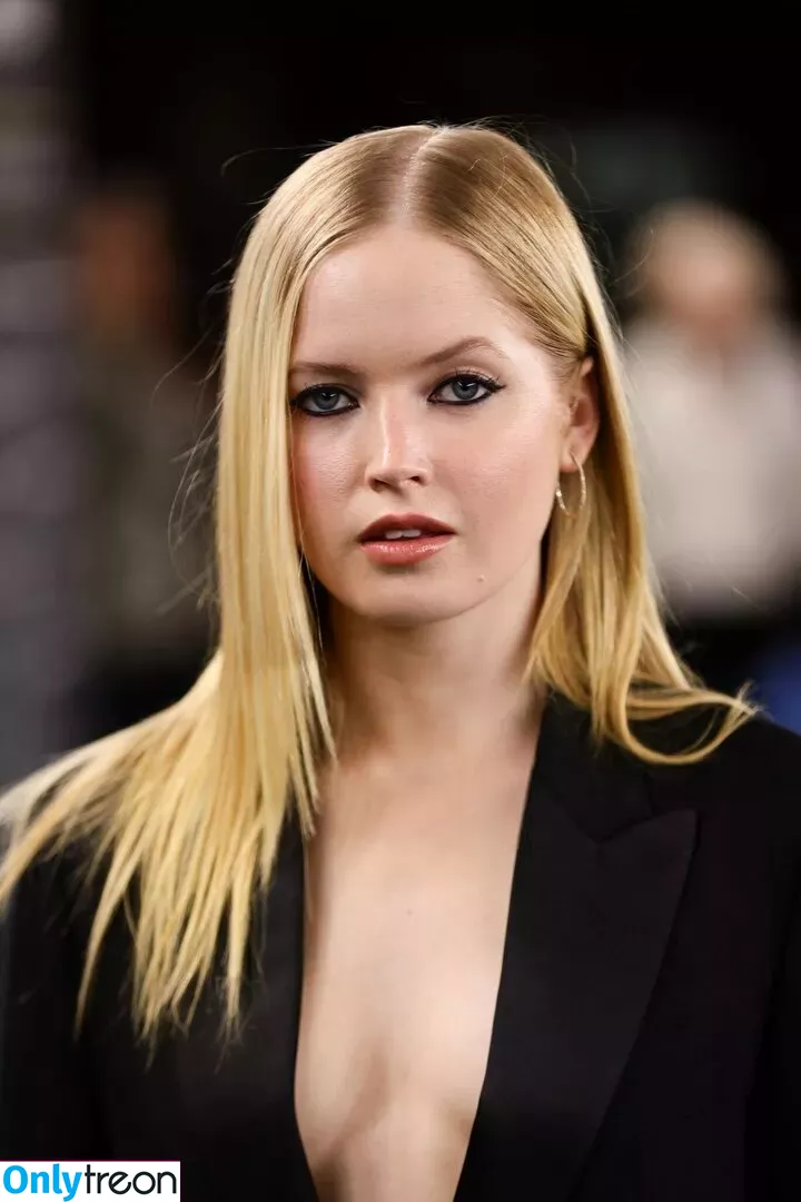 Ellie Bamber nude photo #0343 (elliebamber_ / honeybambs)