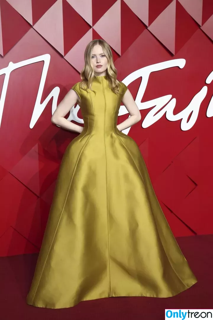 Ellie Bamber nude photo #0358 (elliebamber_ / honeybambs)