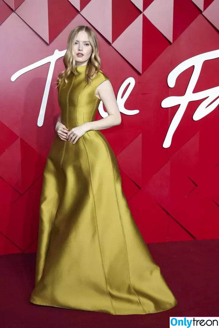 Ellie Bamber голая photo #0361 (elliebamber_ / honeybambs)