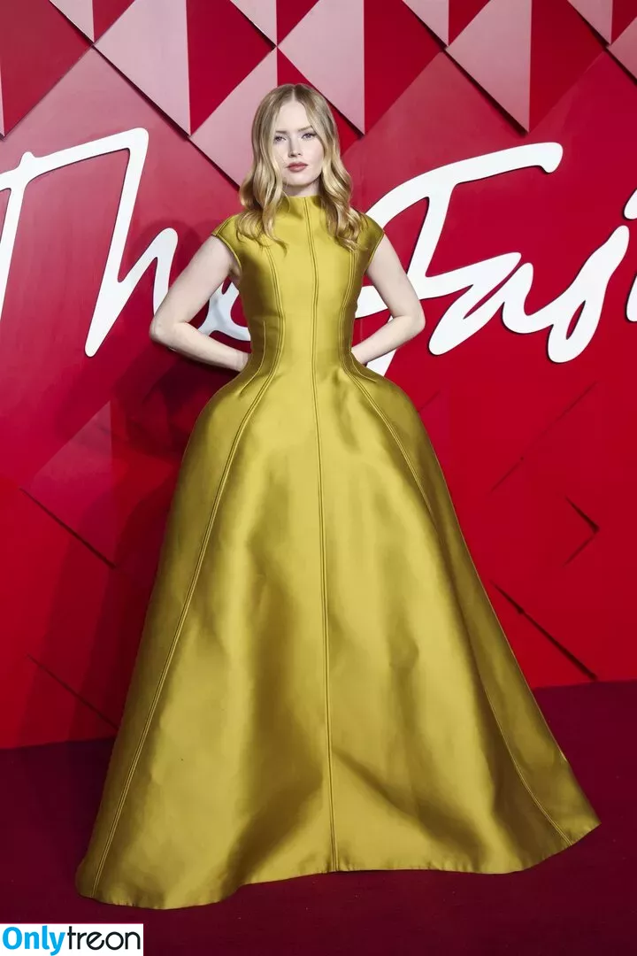 Ellie Bamber голая photo #0362 (elliebamber_ / honeybambs)