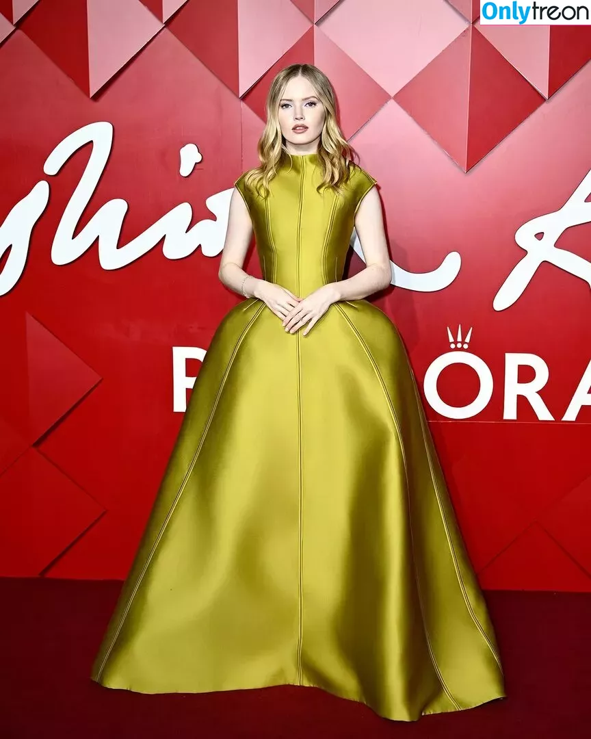 Ellie Bamber nude photo #0372 (elliebamber_ / honeybambs)