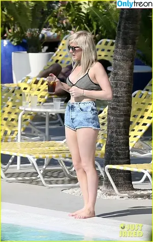 Ellie Goulding / elliegoulding nude photo #0932