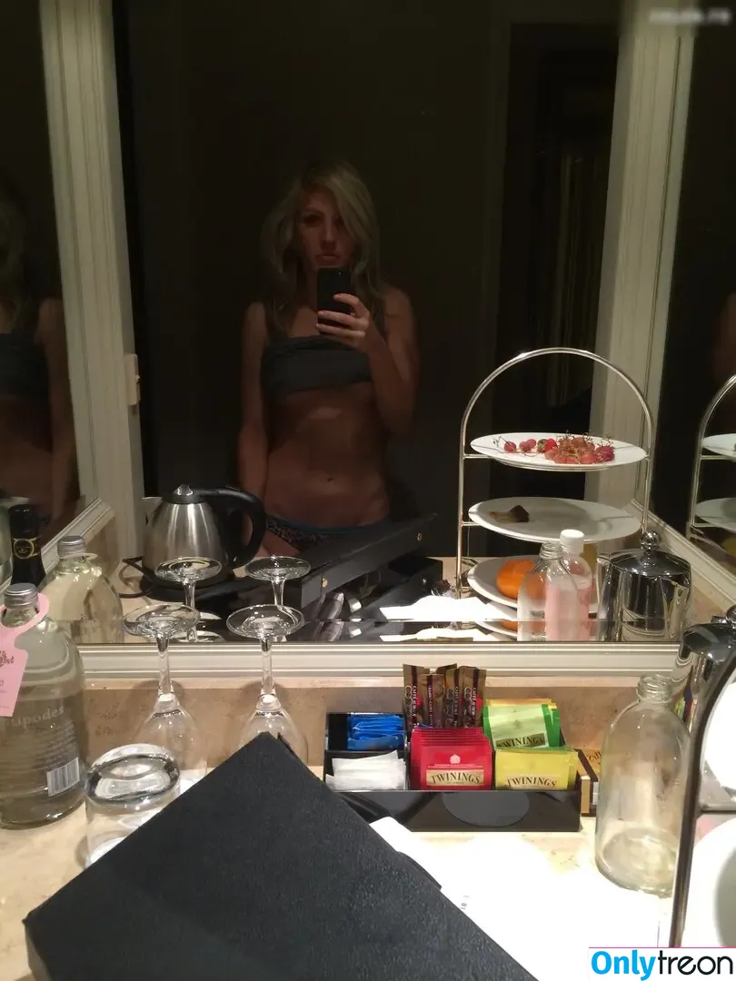 Ellie Goulding nude photo #0396 (elliegoulding / glovored)