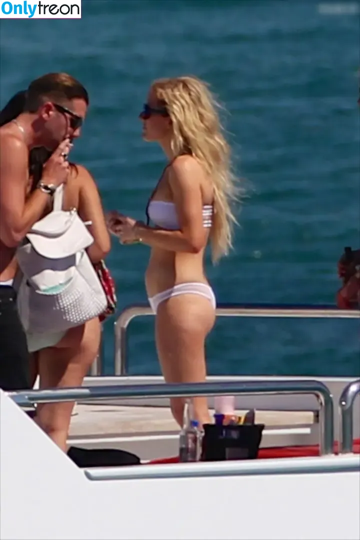 Ellie Goulding nude photo #0772 (elliegoulding / glovored)