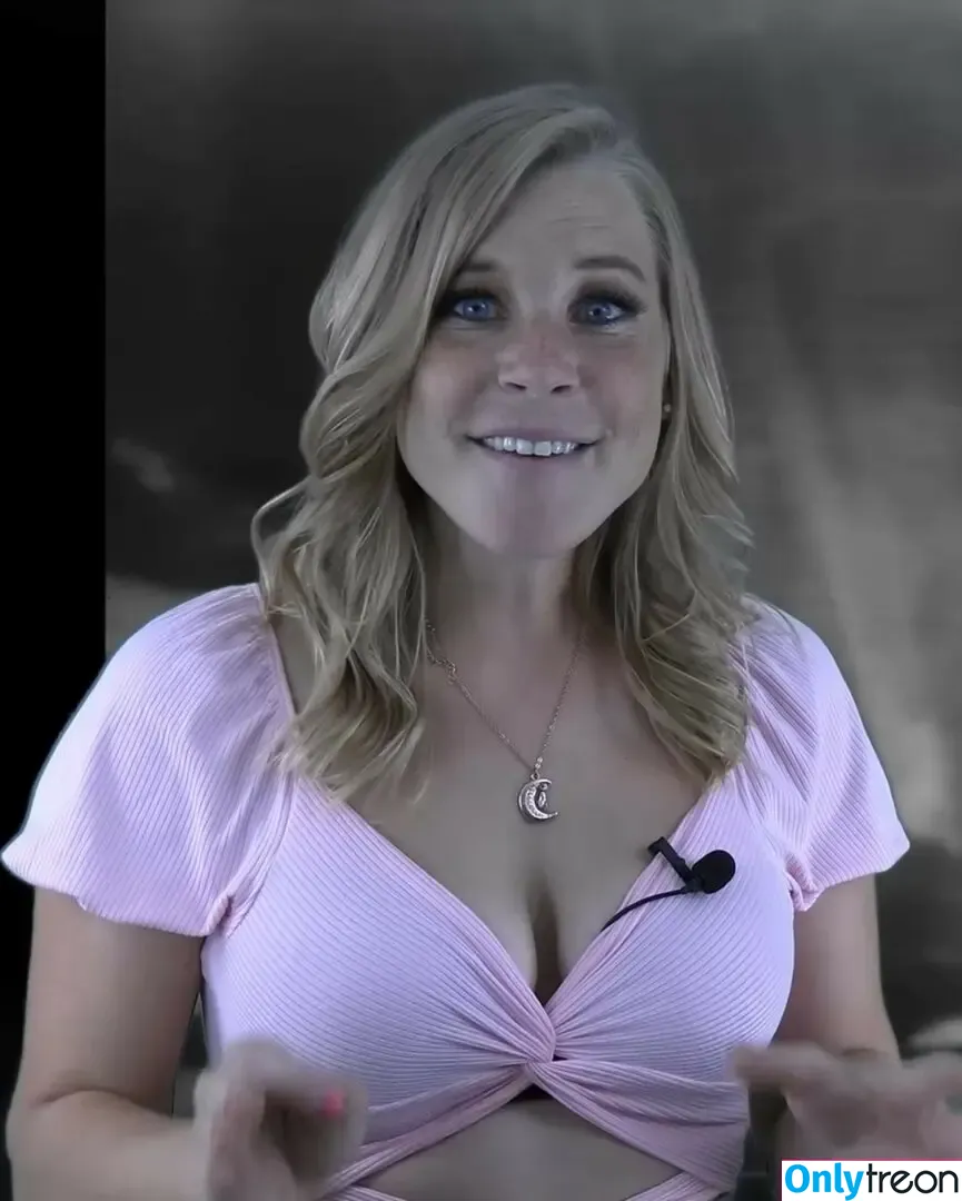 Ellie In Space nude photo #0008 (elianainspace / esherifftv)