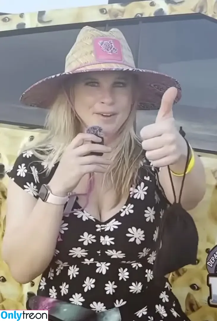 Ellie In Space nude photo #0035 (elianainspace / esherifftv)