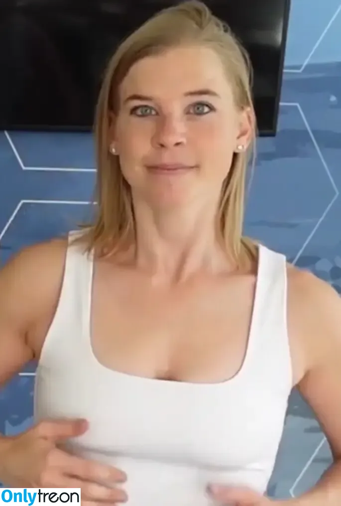 Ellie In Space nude photo #0043 (elianainspace / esherifftv)