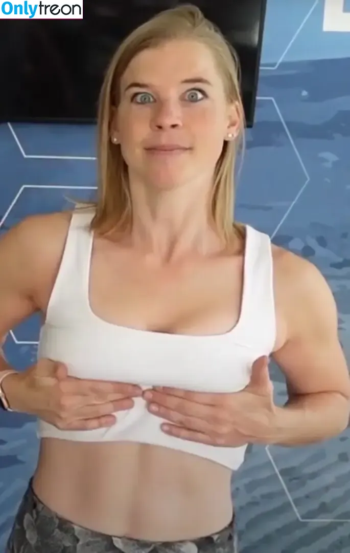 Ellie In Space nude photo #0045 (elianainspace / esherifftv)