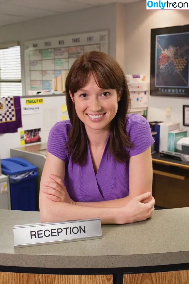 Ellie Kemper nude photo #0094 (elliekemper)