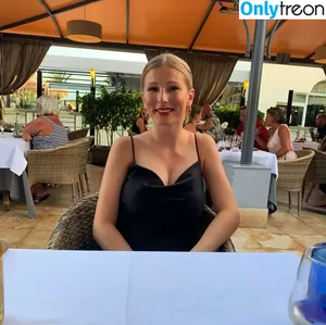 Ellie M / ellie.m / ellieskyyy95 nude photo #0003